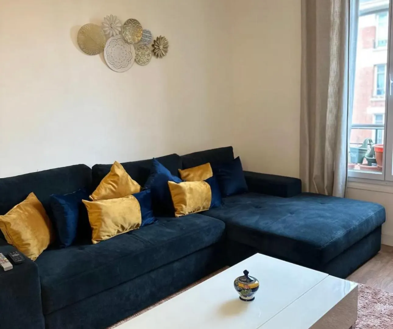 Apartment Centre *